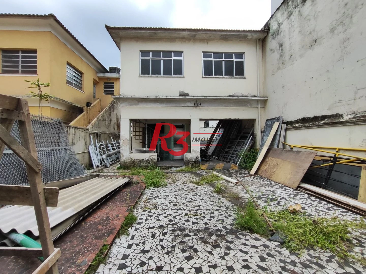R3 REAL ESTATE VENDE! Sobrado com 3 dormitórios, 346 m² por R$ 4.640.000 - Boqueirão - Santos/SP