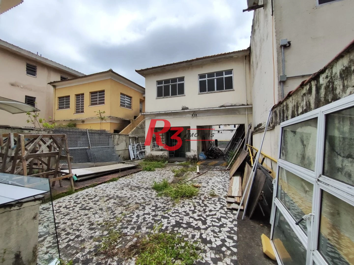 R3 REAL ESTATE VENDE! Sobrado com 3 dormitórios, 346 m² por R$ 4.640.000 - Boqueirão - Santos/SP