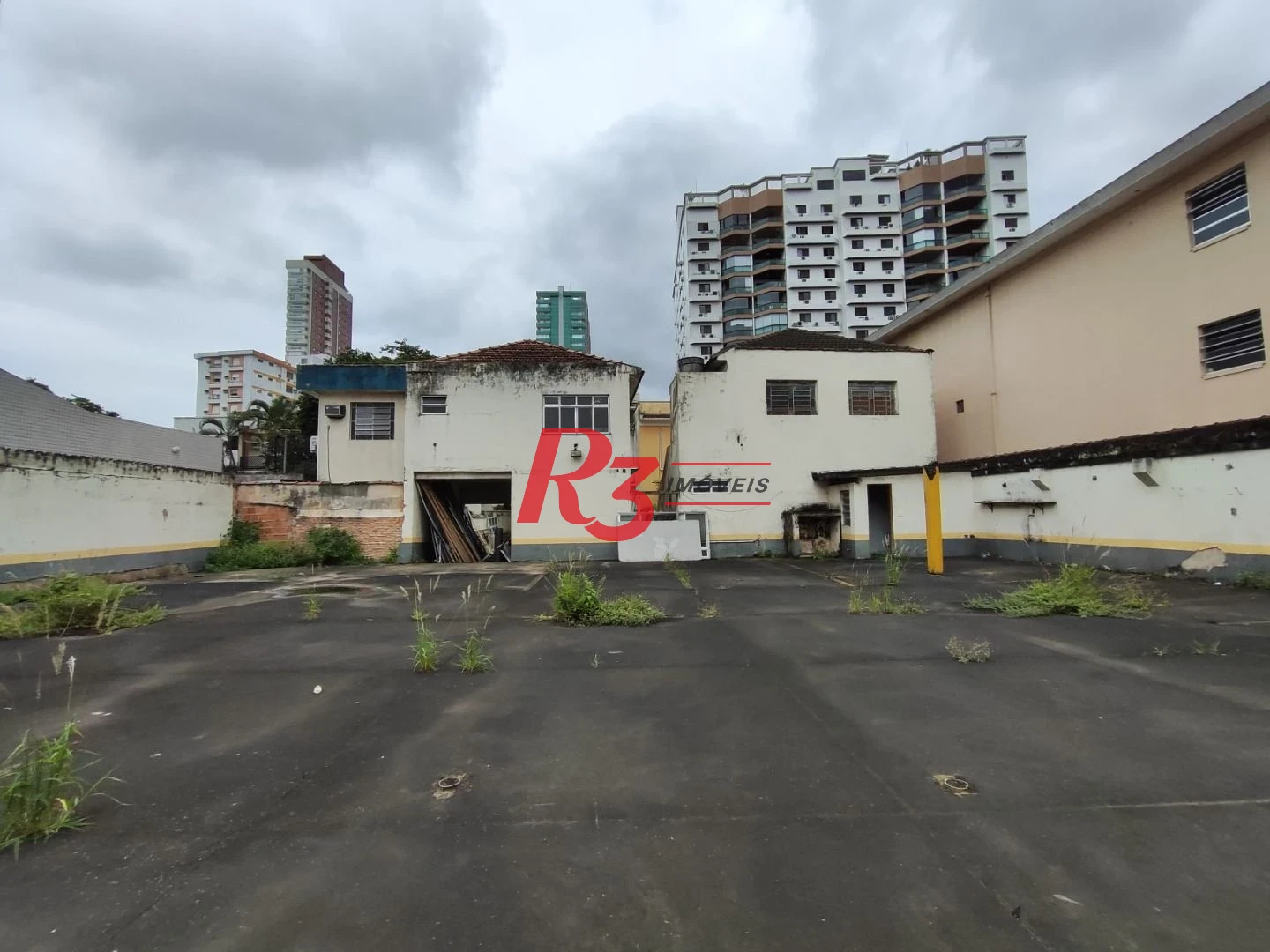 R3 REAL ESTATE VENDE! Sobrado com 3 dormitórios, 346 m² por R$ 4.640.000 - Boqueirão - Santos/SP