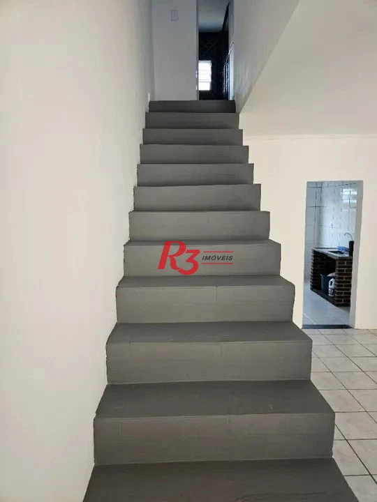 Sobrado com 2 dormitórios à venda, 69 m² por R$ 320.000,00 - Chico de Paula - Santos/SP