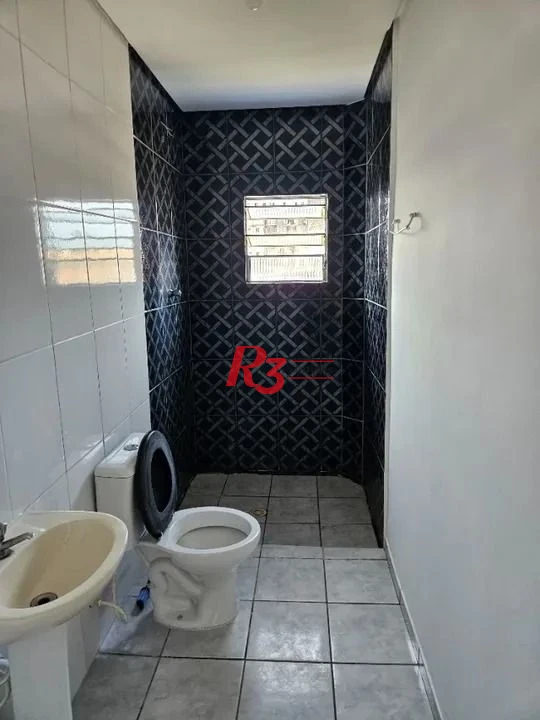 Sobrado com 2 dormitórios à venda, 69 m² por R$ 320.000,00 - Chico de Paula - Santos/SP