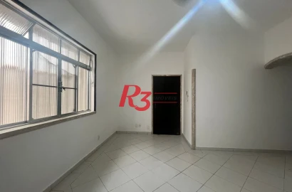 Apartamento Térreo com 2 dormitórios com quintal e dependência de serviço, Ponta da Praia