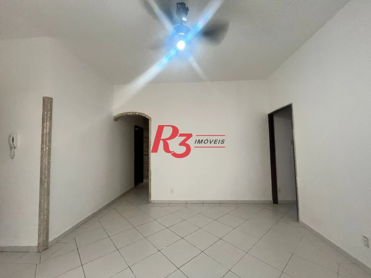 Apartamento Térreo com 2 dormitórios com quintal e dependência de serviço, Ponta da Praia