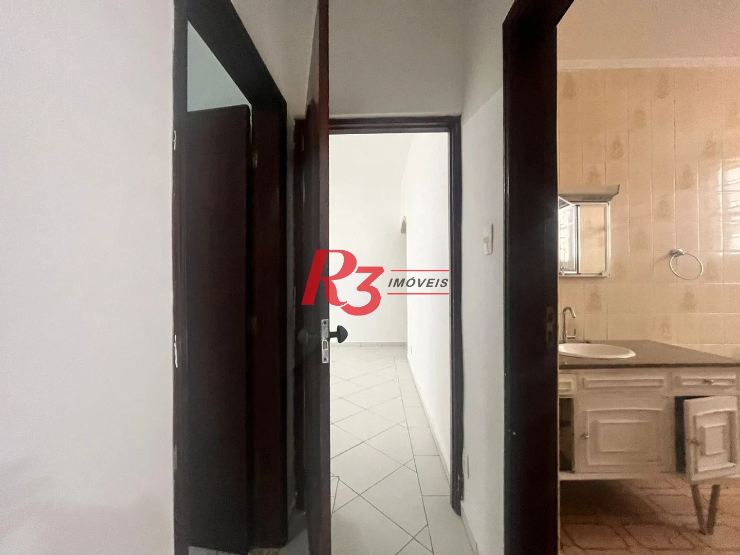 Apartamento Térreo com 2 dormitórios com quintal e dependência de serviço, Ponta da Praia
