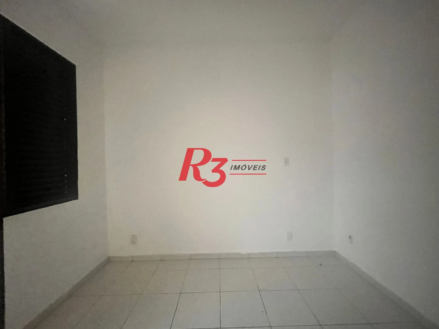 Apartamento Térreo com 2 dormitórios com quintal e dependência de serviço, Ponta da Praia