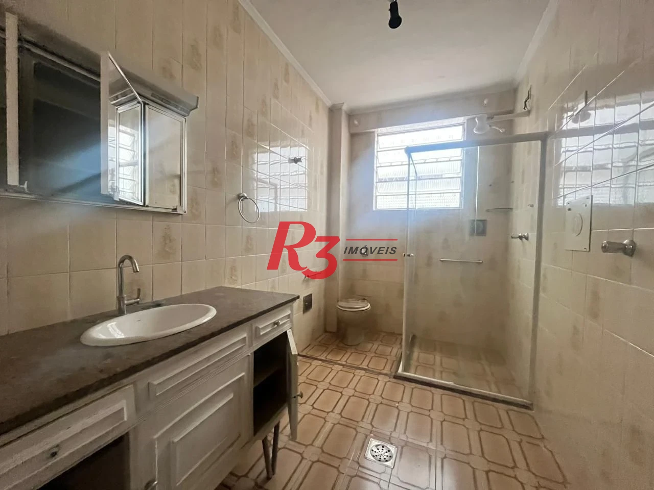 Apartamento Térreo com 2 dormitórios com quintal e dependência de serviço, Ponta da Praia