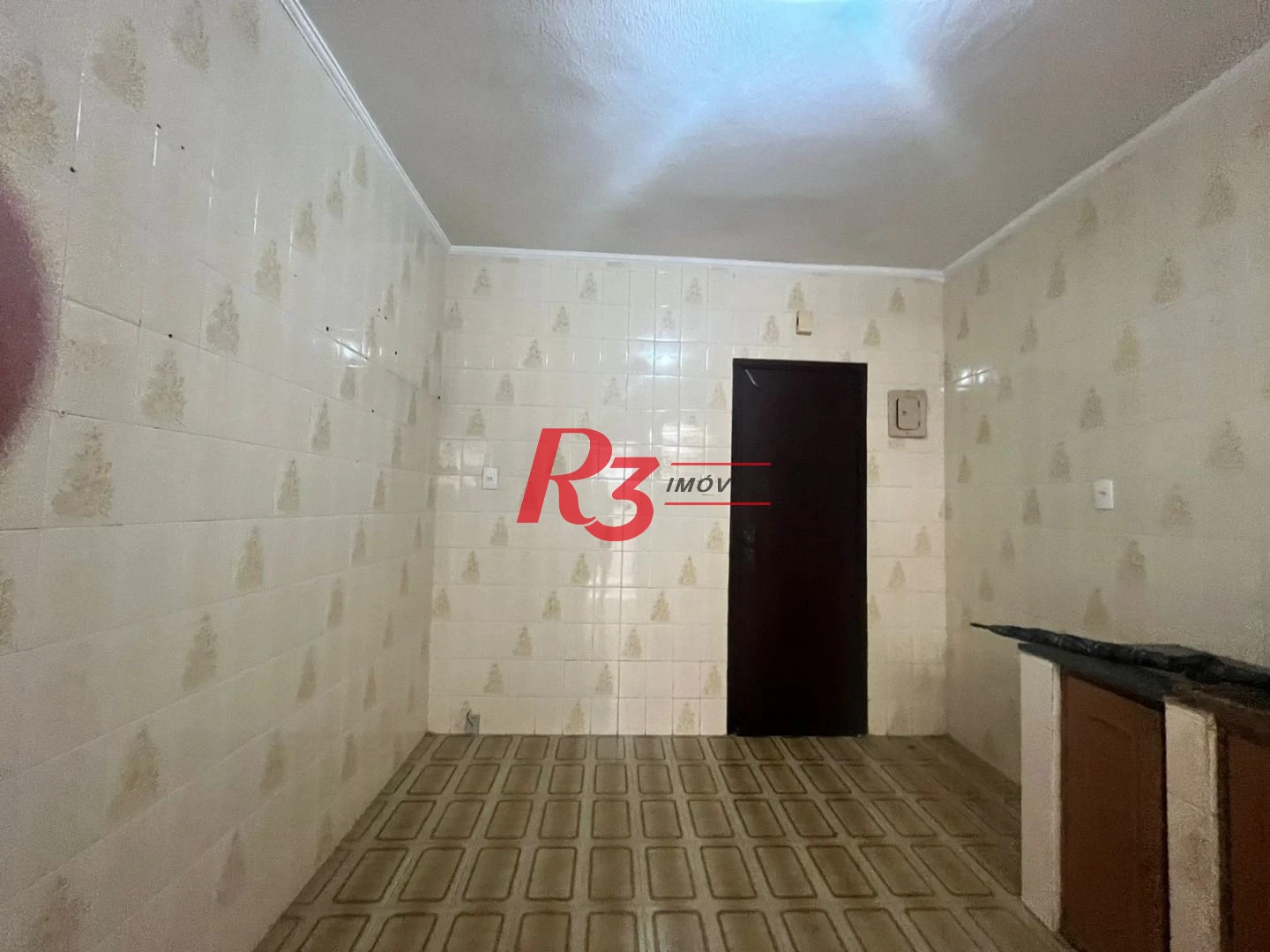Apartamento Térreo com 2 dormitórios com quintal e dependência de serviço, Ponta da Praia