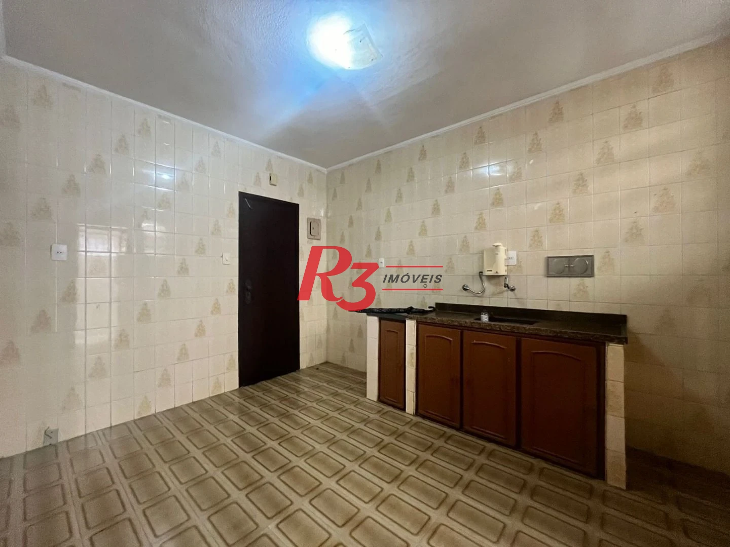 Apartamento Térreo com 2 dormitórios com quintal e dependência de serviço, Ponta da Praia