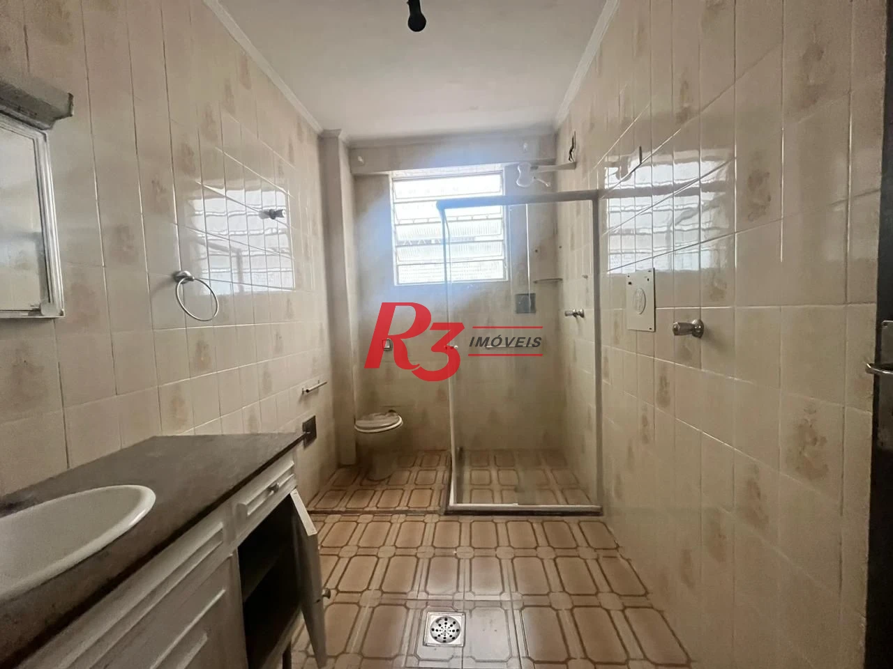 Apartamento Térreo com 2 dormitórios com quintal e dependência de serviço, Ponta da Praia