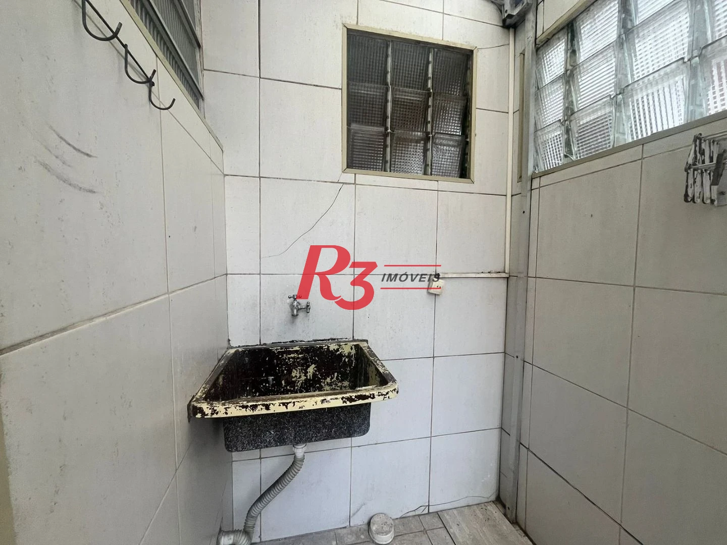 Apartamento Térreo com 2 dormitórios com quintal e dependência de serviço, Ponta da Praia
