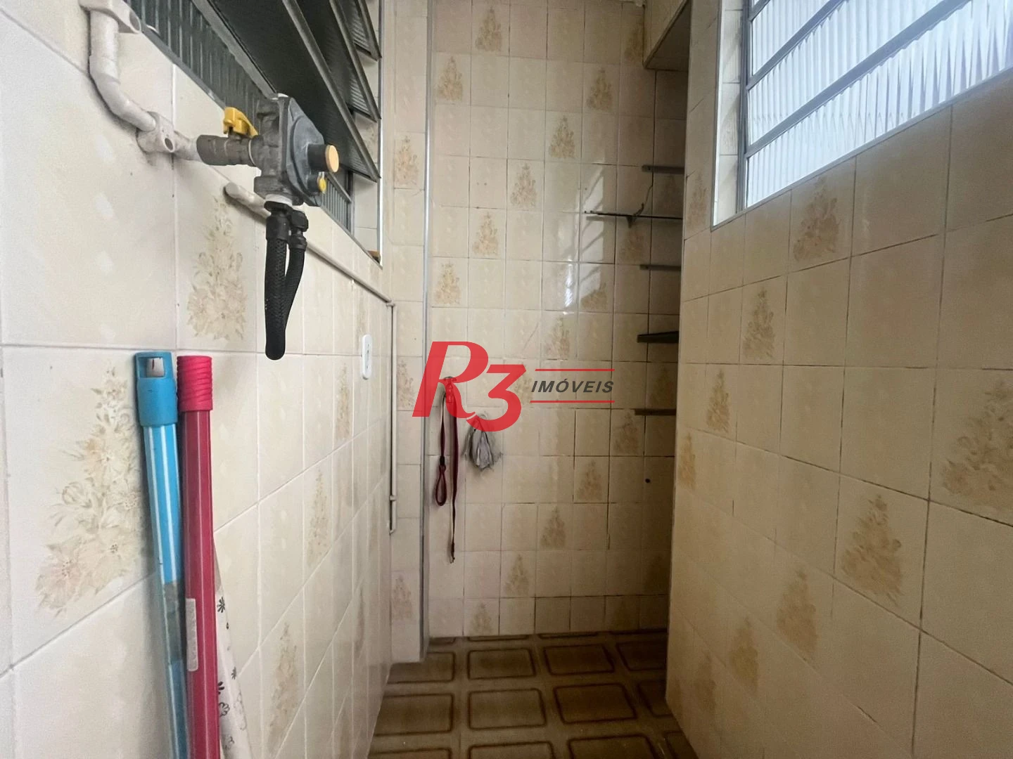 Apartamento Térreo com 2 dormitórios com quintal e dependência de serviço, Ponta da Praia