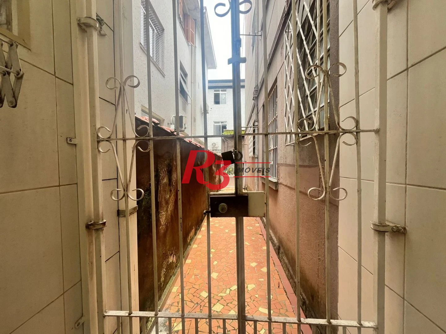 Apartamento Térreo com 2 dormitórios com quintal e dependência de serviço, Ponta da Praia