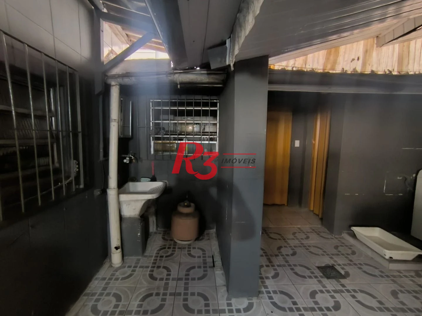 Sobrado com 4 dormitórios à venda, 130 m² por R$ 586.000,00 - Campo Grande - Santos/SP
