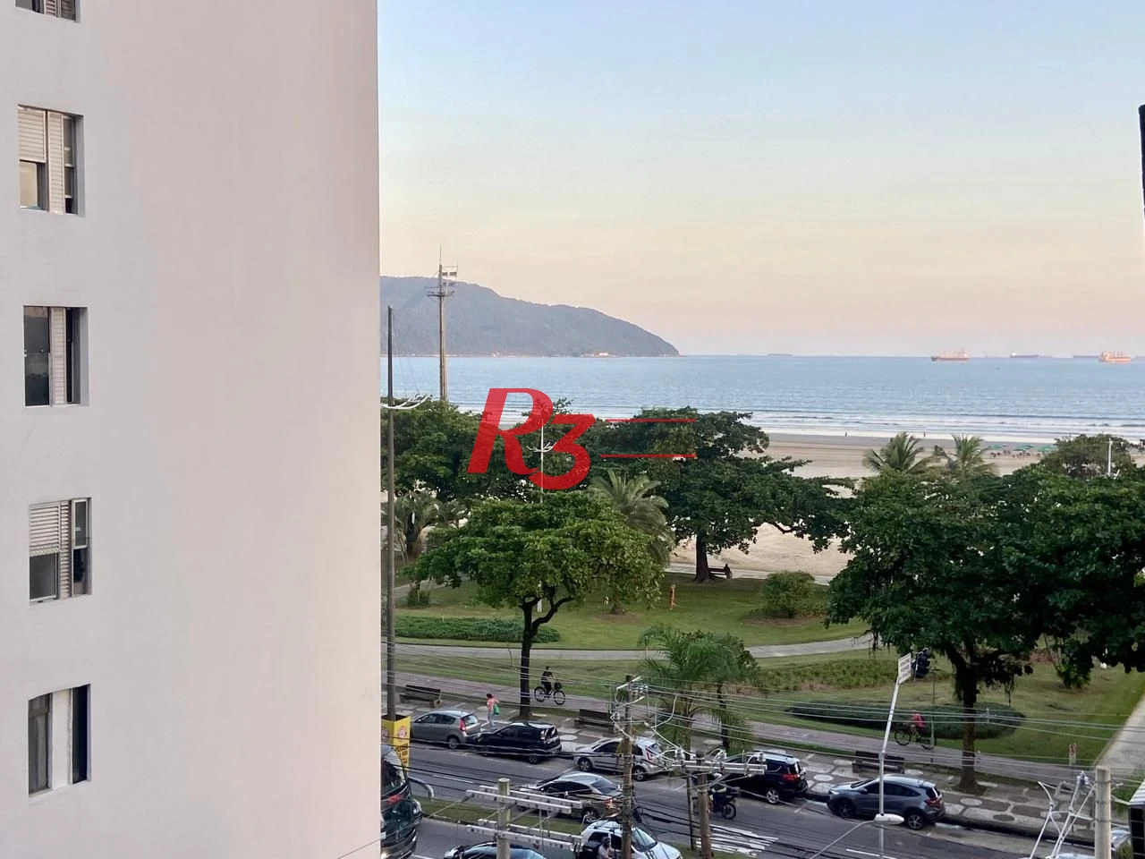 Apartamento com 2 dormitórios na quadra da praia, 82 m² por R$ 648.000 - Gonzaga - Santos/SP