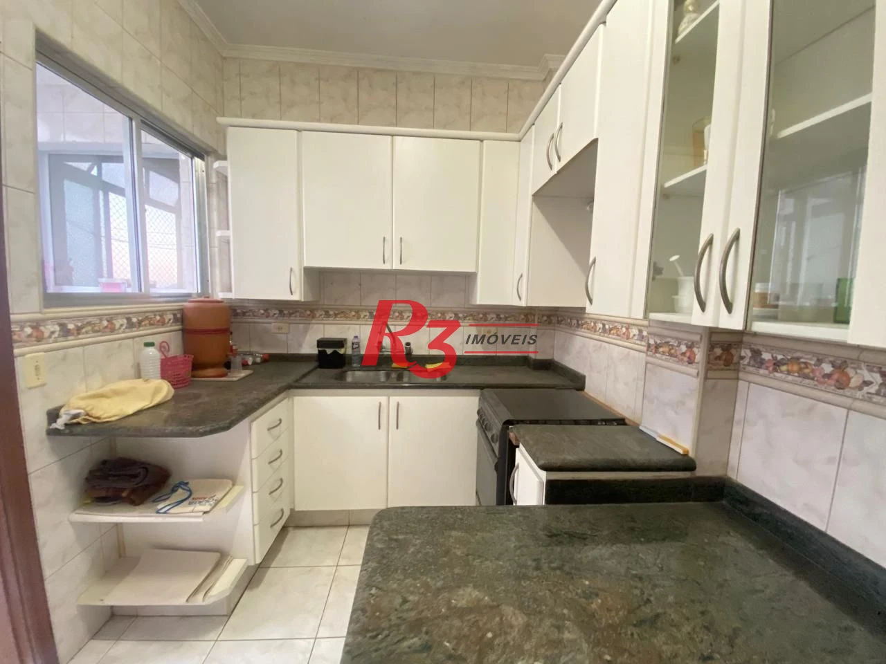 Apartamento com 2 dormitórios na quadra da praia, 82 m² por R$ 648.000 - Gonzaga - Santos/SP