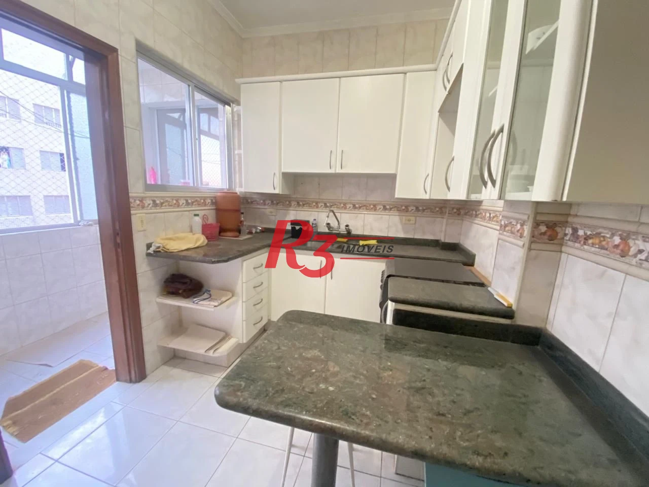 Apartamento com 2 dormitórios na quadra da praia, 82 m² por R$ 648.000 - Gonzaga - Santos/SP