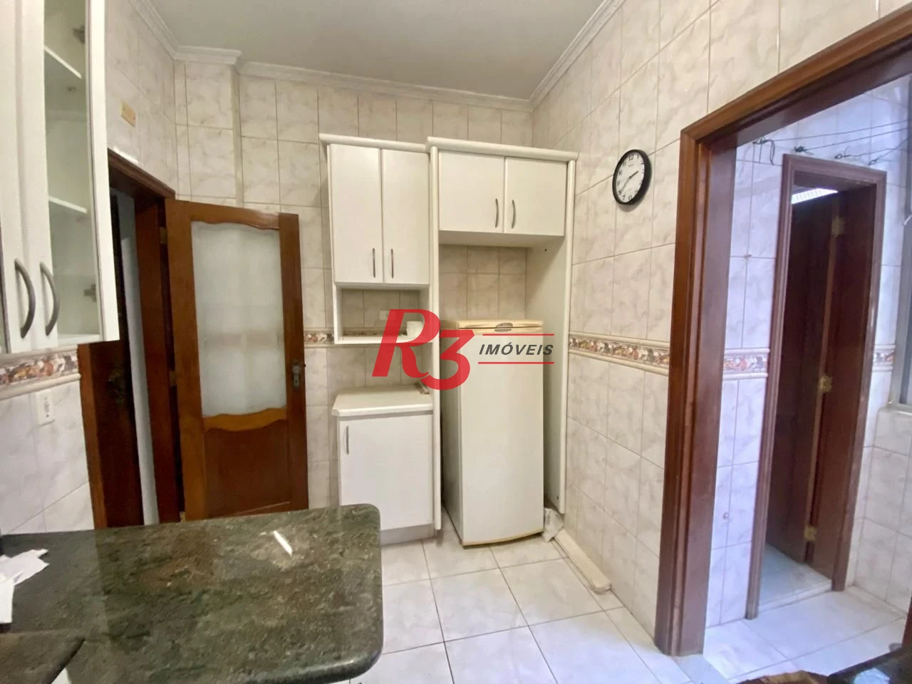 Apartamento com 2 dormitórios na quadra da praia, 82 m² por R$ 648.000 - Gonzaga - Santos/SP