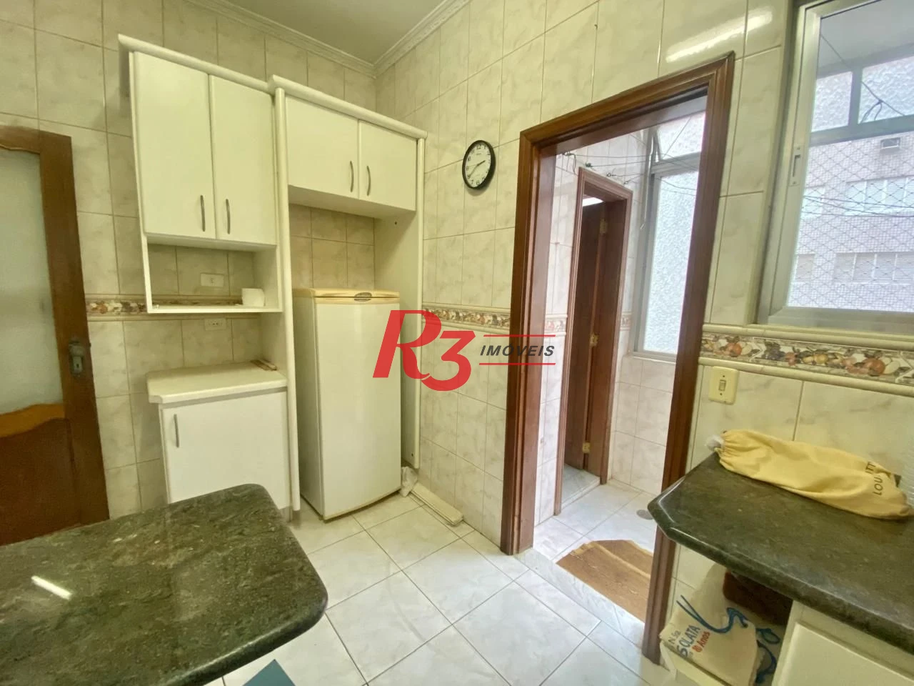 Apartamento com 2 dormitórios na quadra da praia, 82 m² por R$ 648.000 - Gonzaga - Santos/SP