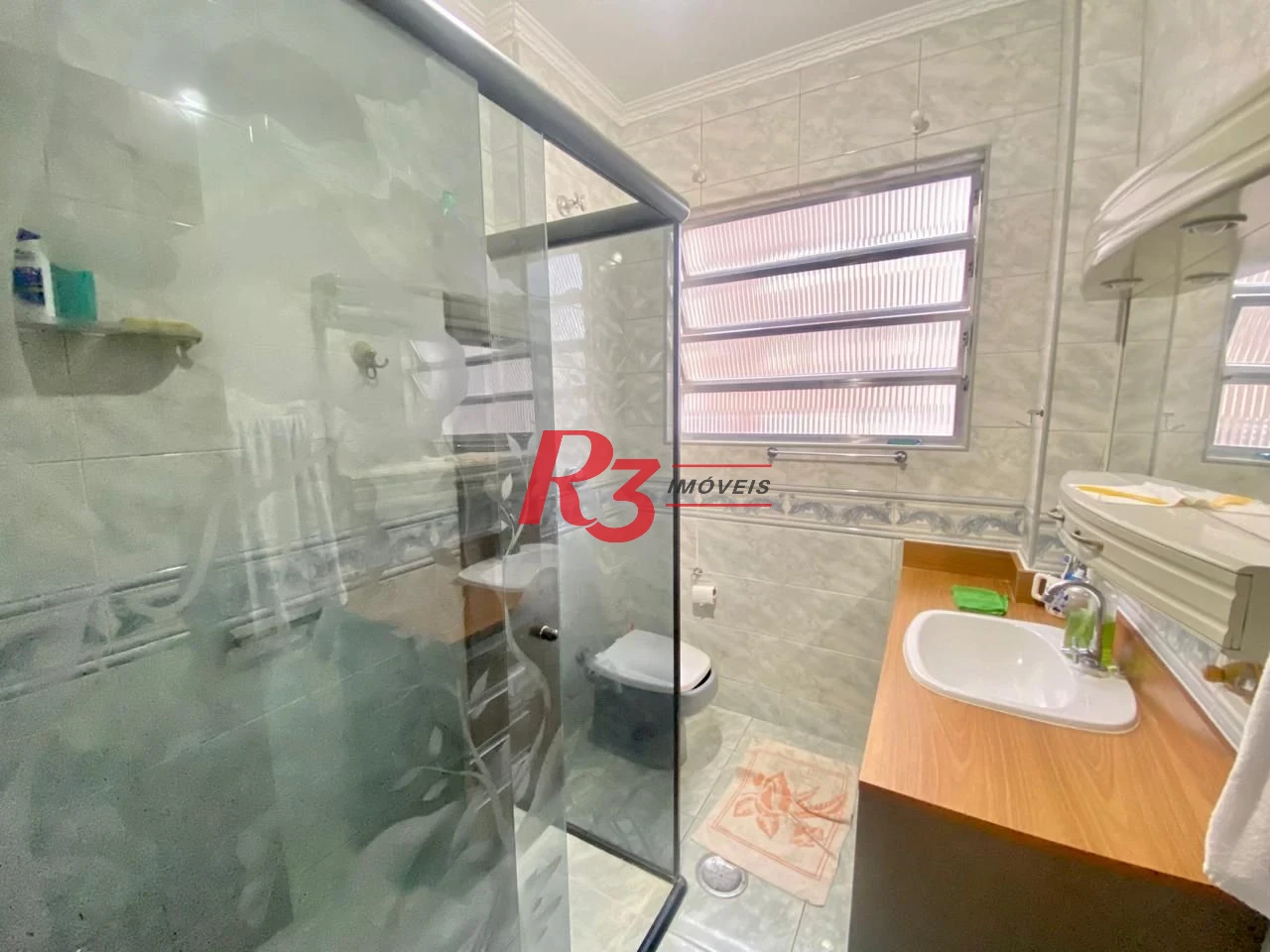 Apartamento com 2 dormitórios na quadra da praia, 82 m² por R$ 648.000 - Gonzaga - Santos/SP