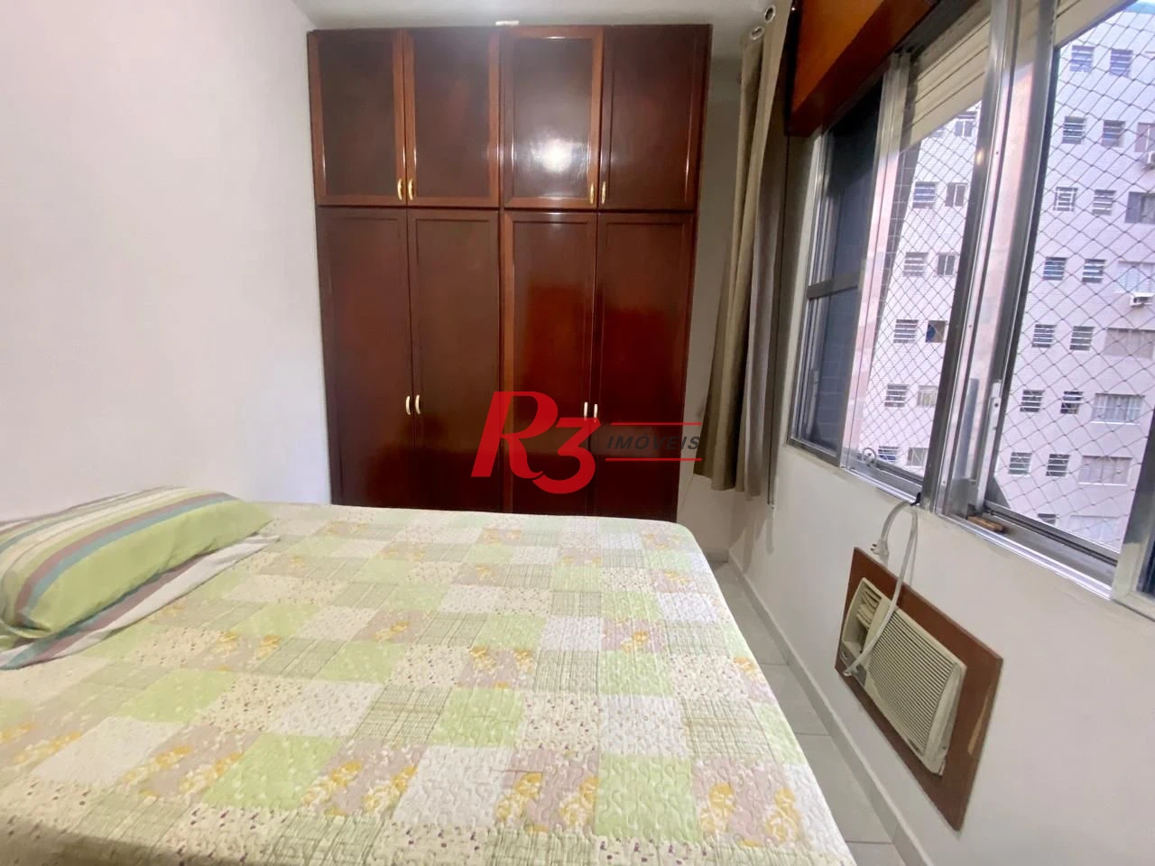 Apartamento com 2 dormitórios na quadra da praia, 82 m² por R$ 648.000 - Gonzaga - Santos/SP