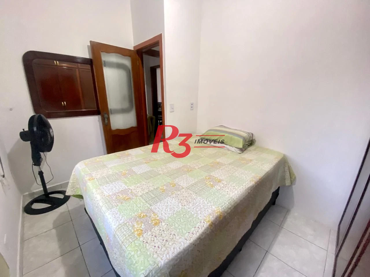 Apartamento com 2 dormitórios na quadra da praia, 82 m² por R$ 648.000 - Gonzaga - Santos/SP