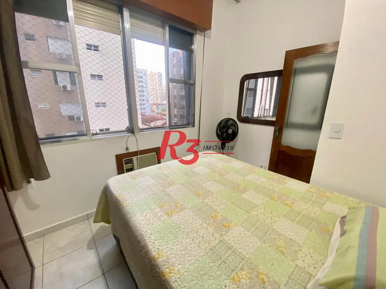 Apartamento com 2 dormitórios na quadra da praia, 82 m² por R$ 648.000 - Gonzaga - Santos/SP