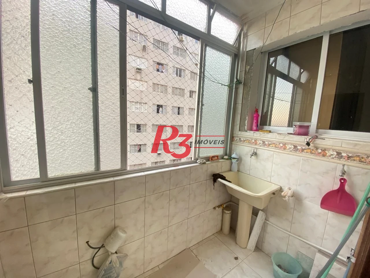 Apartamento com 2 dormitórios na quadra da praia, 82 m² por R$ 648.000 - Gonzaga - Santos/SP