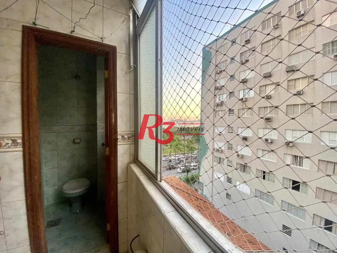Apartamento com 2 dormitórios na quadra da praia, 82 m² por R$ 648.000 - Gonzaga - Santos/SP