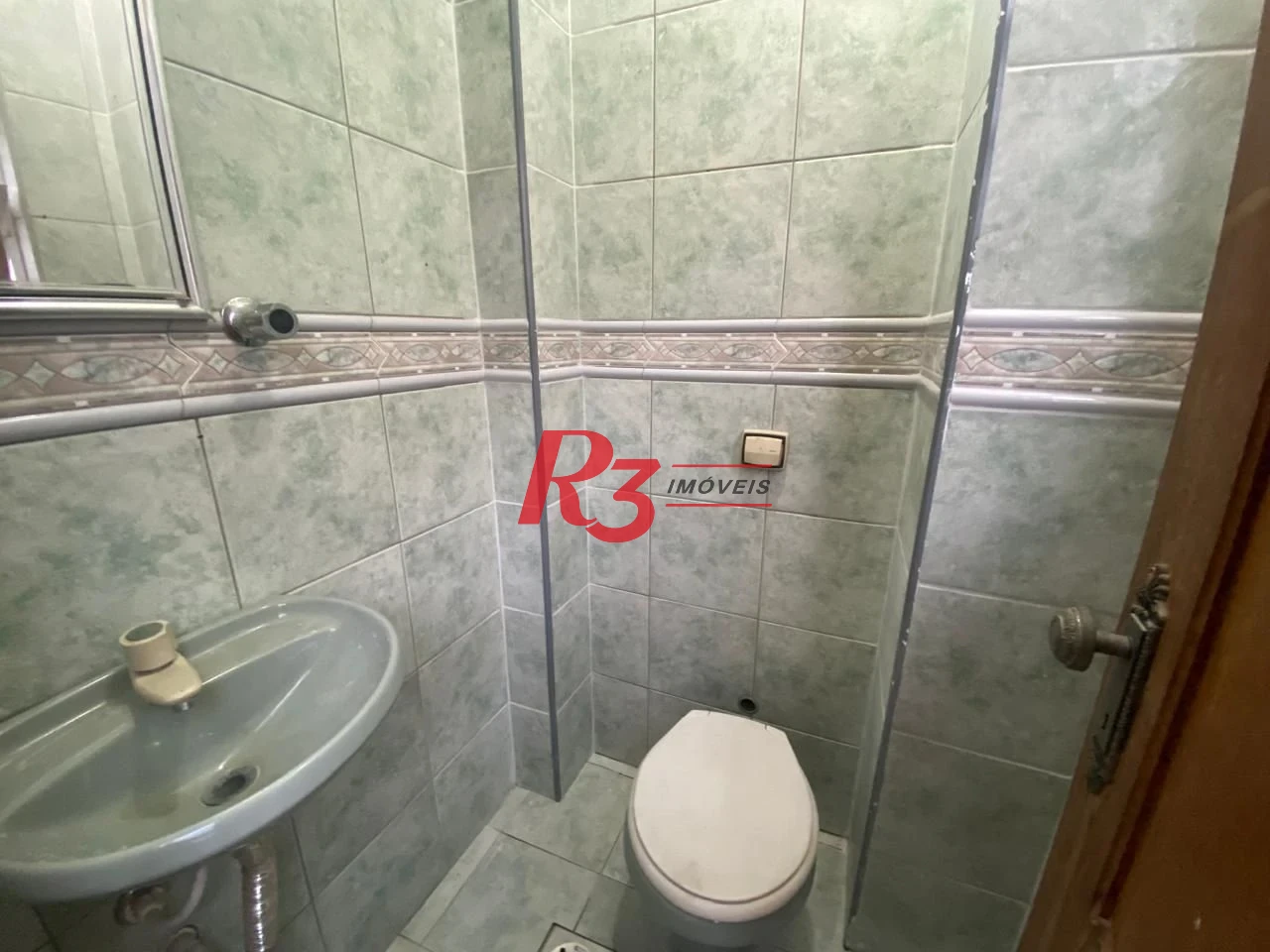 Apartamento com 2 dormitórios na quadra da praia, 82 m² por R$ 648.000 - Gonzaga - Santos/SP