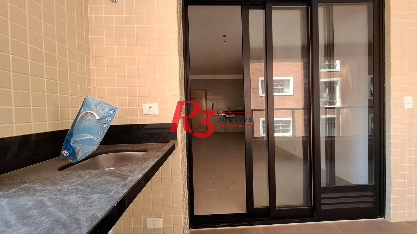 Apartamento novo à venda, 2 quartos (1 suite), próximo à praia, José Menino, Santos SP