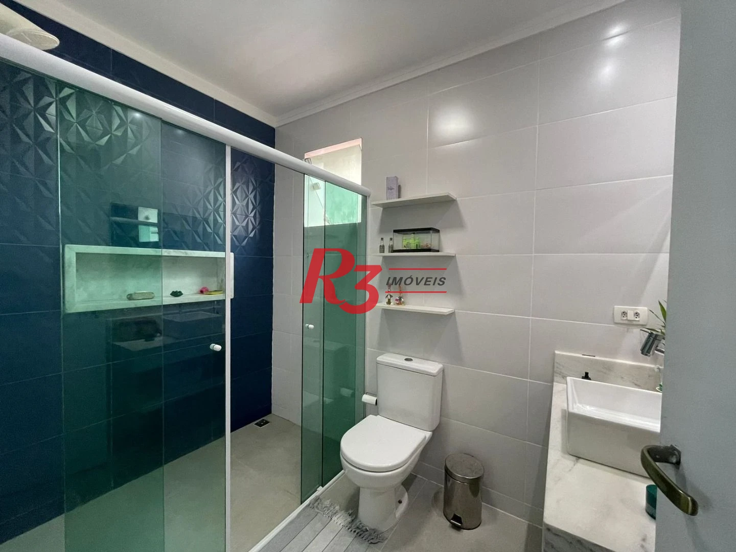 Casa com 3 dormitórios à venda, 117 m² por R$ 950.000,00 - Estuário - Santos/SP