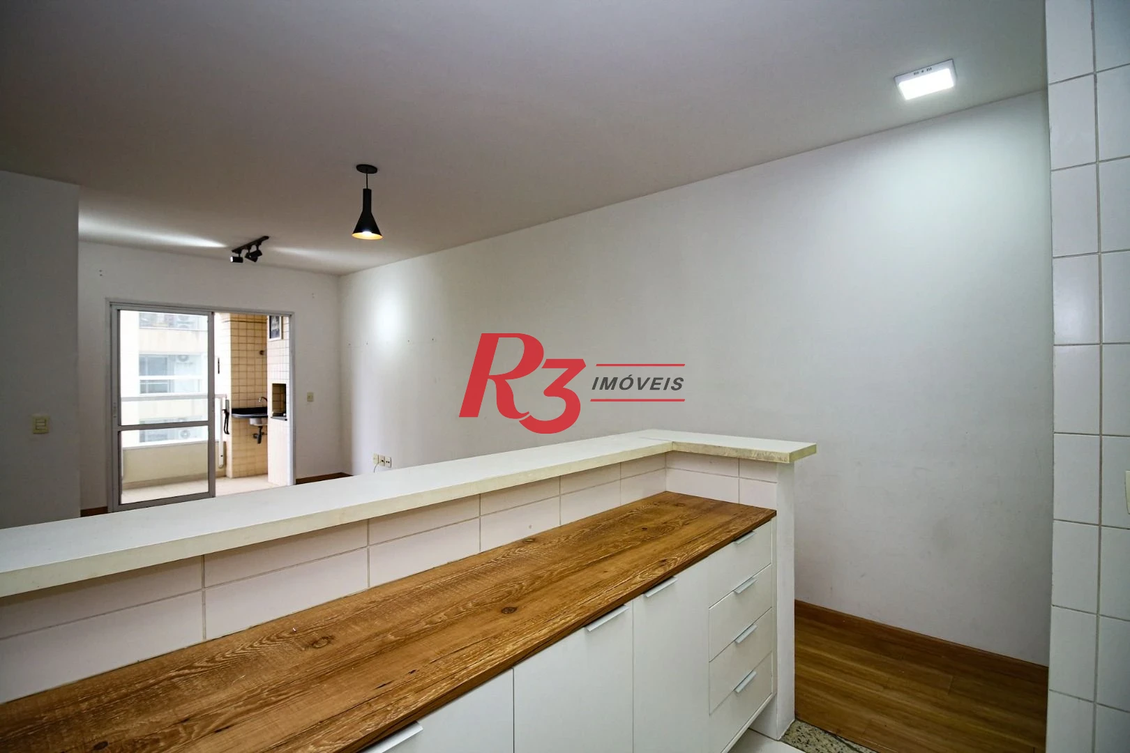 Apartamento com 3 dormitórios à venda, 77 m² por R$ 650.000,00 - Ponta da Praia - Santos/SP