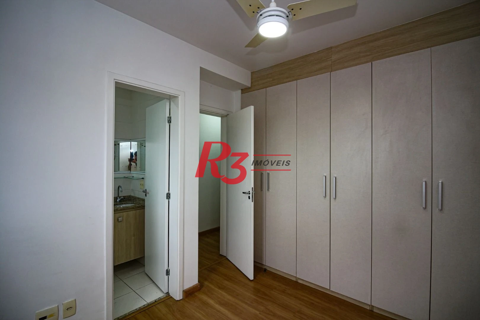 Apartamento com 3 dormitórios à venda, 77 m² por R$ 650.000,00 - Ponta da Praia - Santos/SP