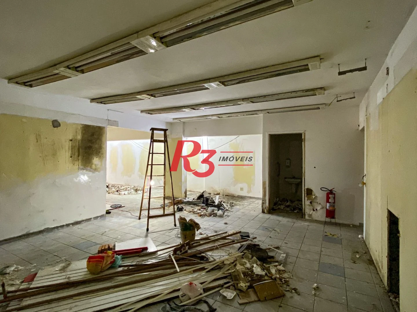 Alugar loja 250m² com Mezanino 3 Vagas  Bairro Aparecida.
