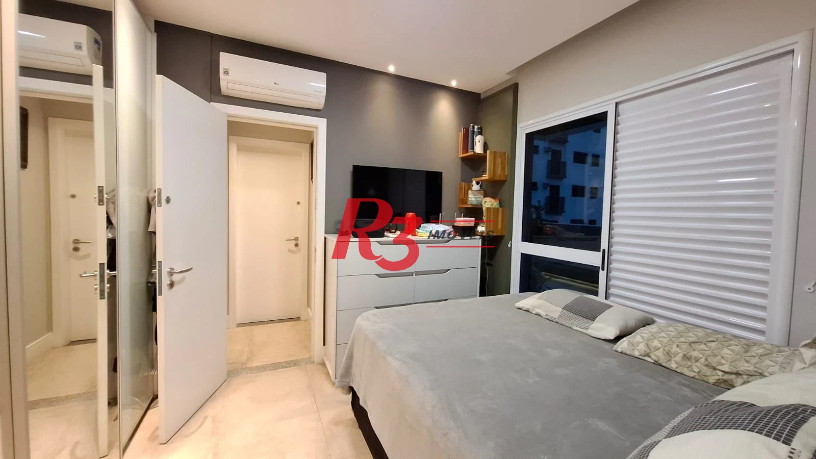 Apartamento Garden à venda, com 2 suítes e 3 vagas, Gonzaga, Santos SP