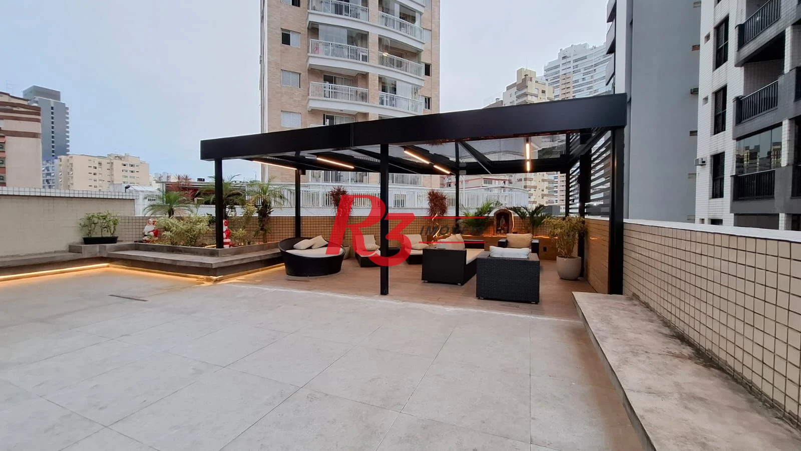 Apartamento Garden à venda, com 2 suítes e 3 vagas, Gonzaga, Santos SP