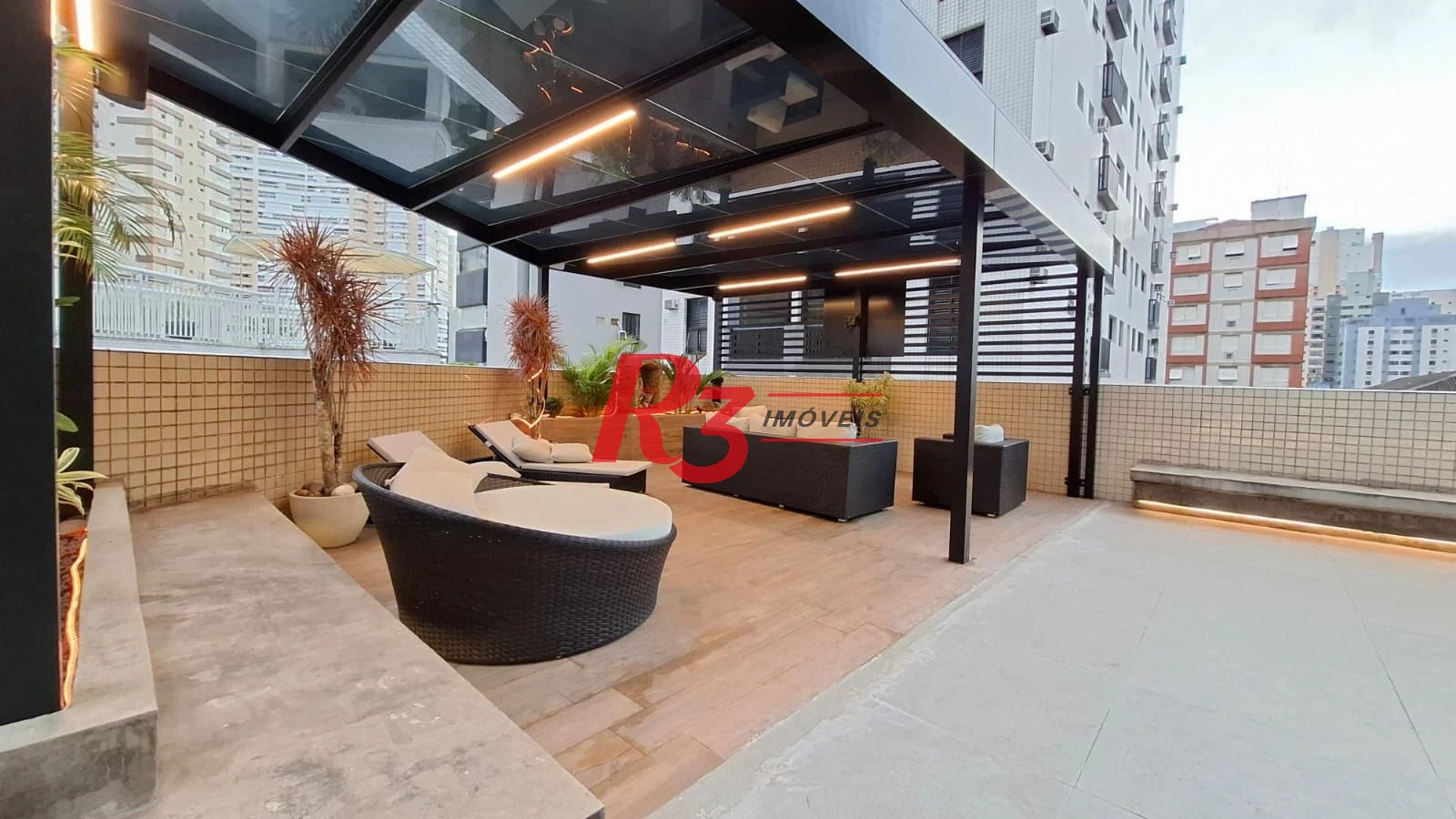 Apartamento Garden à venda, com 2 suítes e 3 vagas, Gonzaga, Santos SP