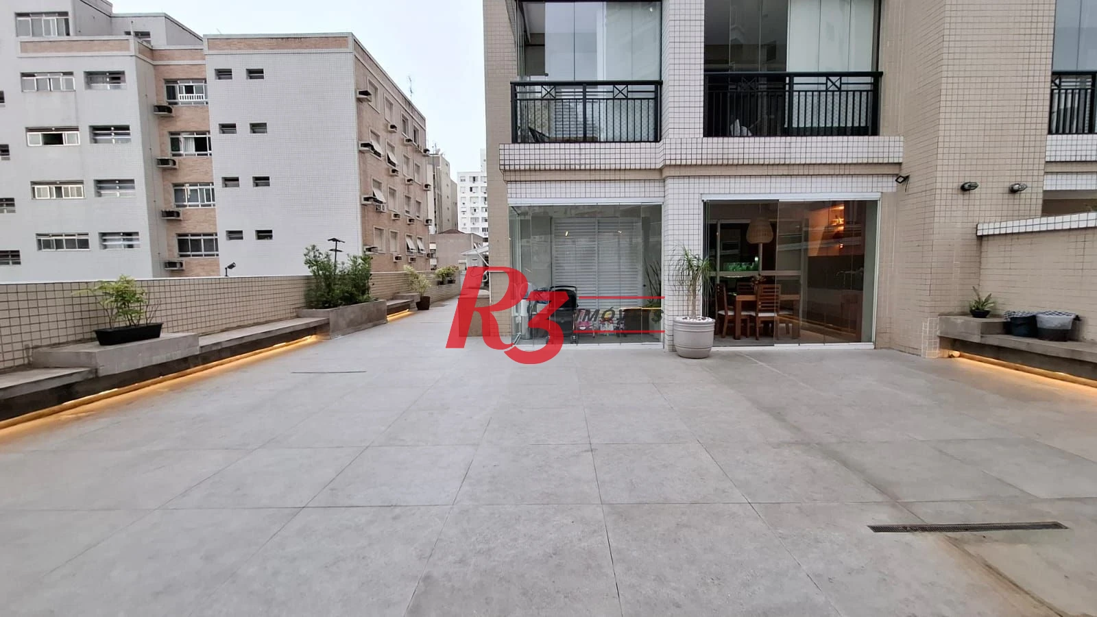 Apartamento Garden à venda, com 2 suítes e 3 vagas, Gonzaga, Santos SP