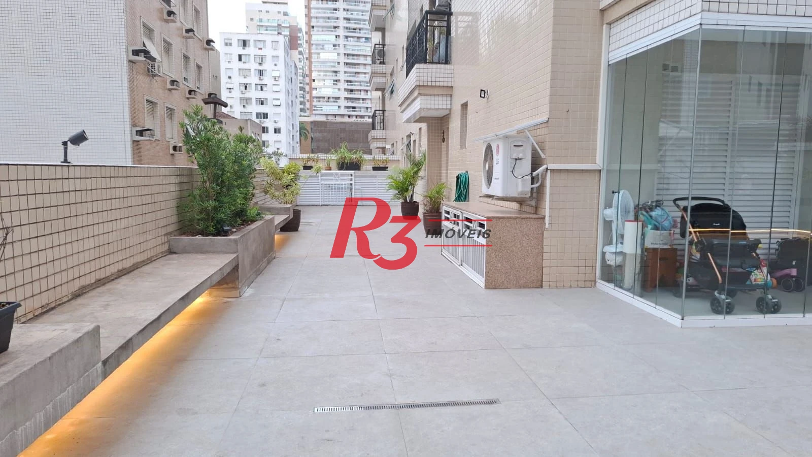 Apartamento Garden à venda, com 2 suítes e 3 vagas, Gonzaga, Santos SP