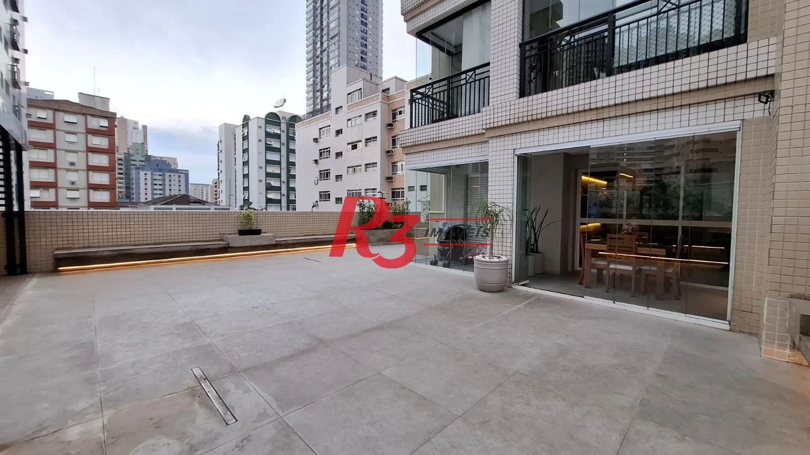 Apartamento Garden à venda, com 2 suítes e 3 vagas, Gonzaga, Santos SP