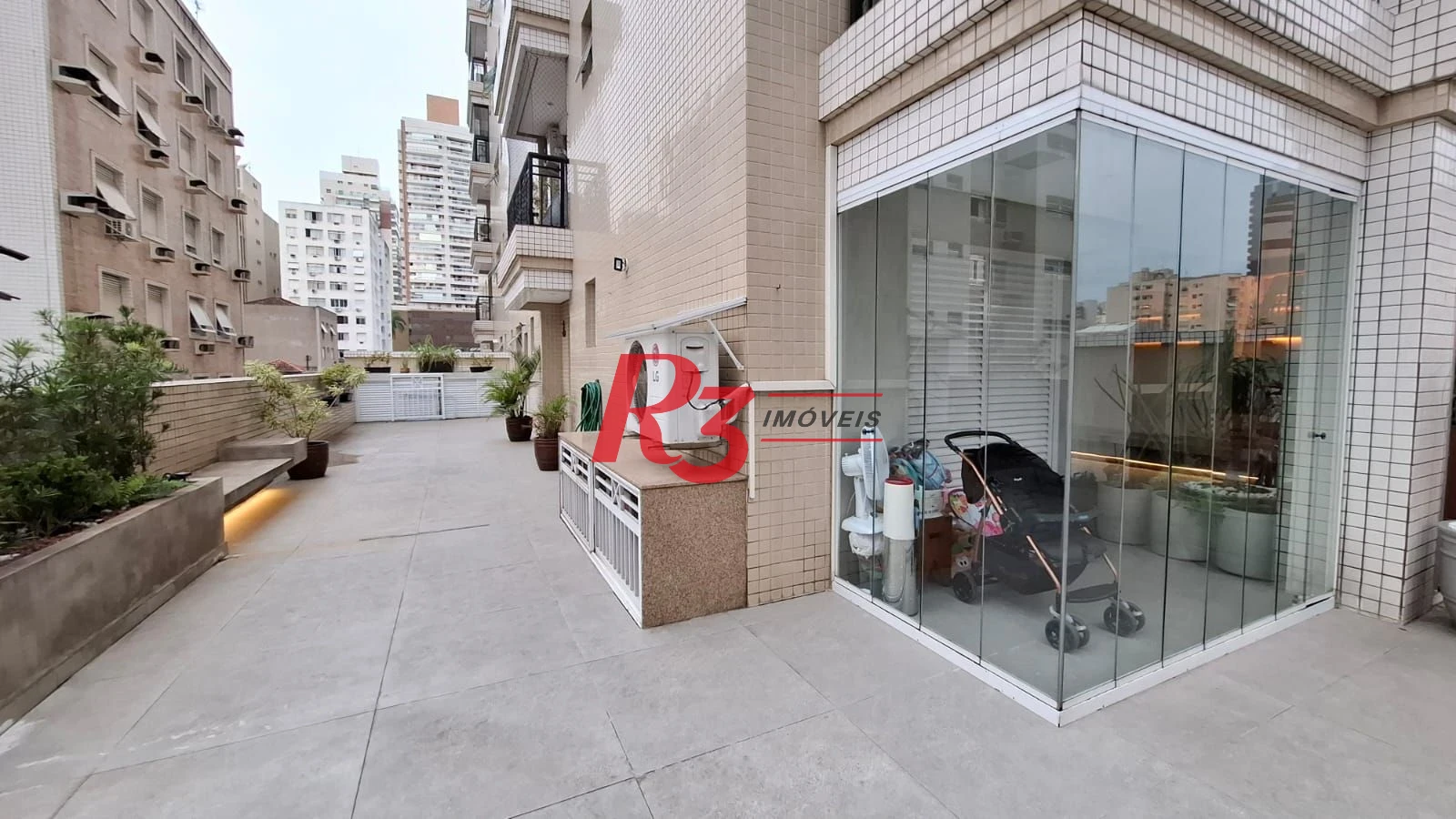 Apartamento Garden à venda, com 2 suítes e 3 vagas, Gonzaga, Santos SP