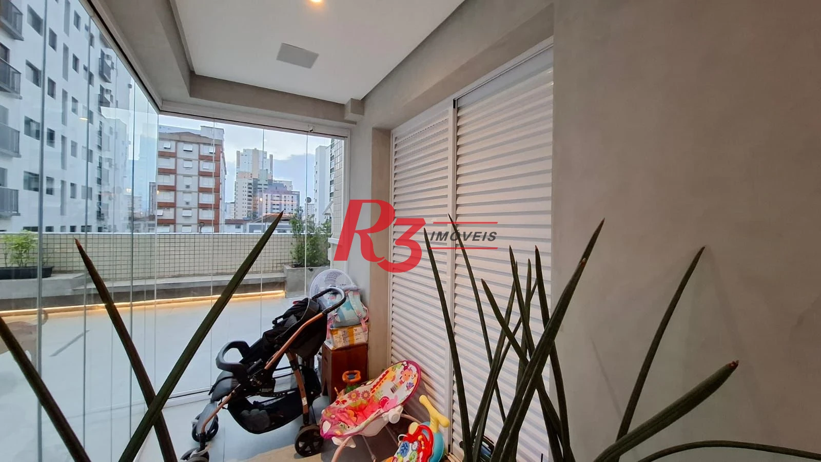 Apartamento Garden à venda, com 2 suítes e 3 vagas, Gonzaga, Santos SP