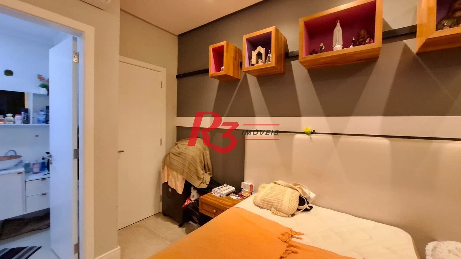 Apartamento Garden à venda, com 2 suítes e 3 vagas, Gonzaga, Santos SP