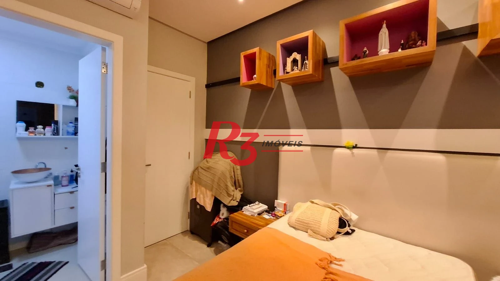 Apartamento Garden à venda, com 2 suítes e 3 vagas, Gonzaga, Santos SP