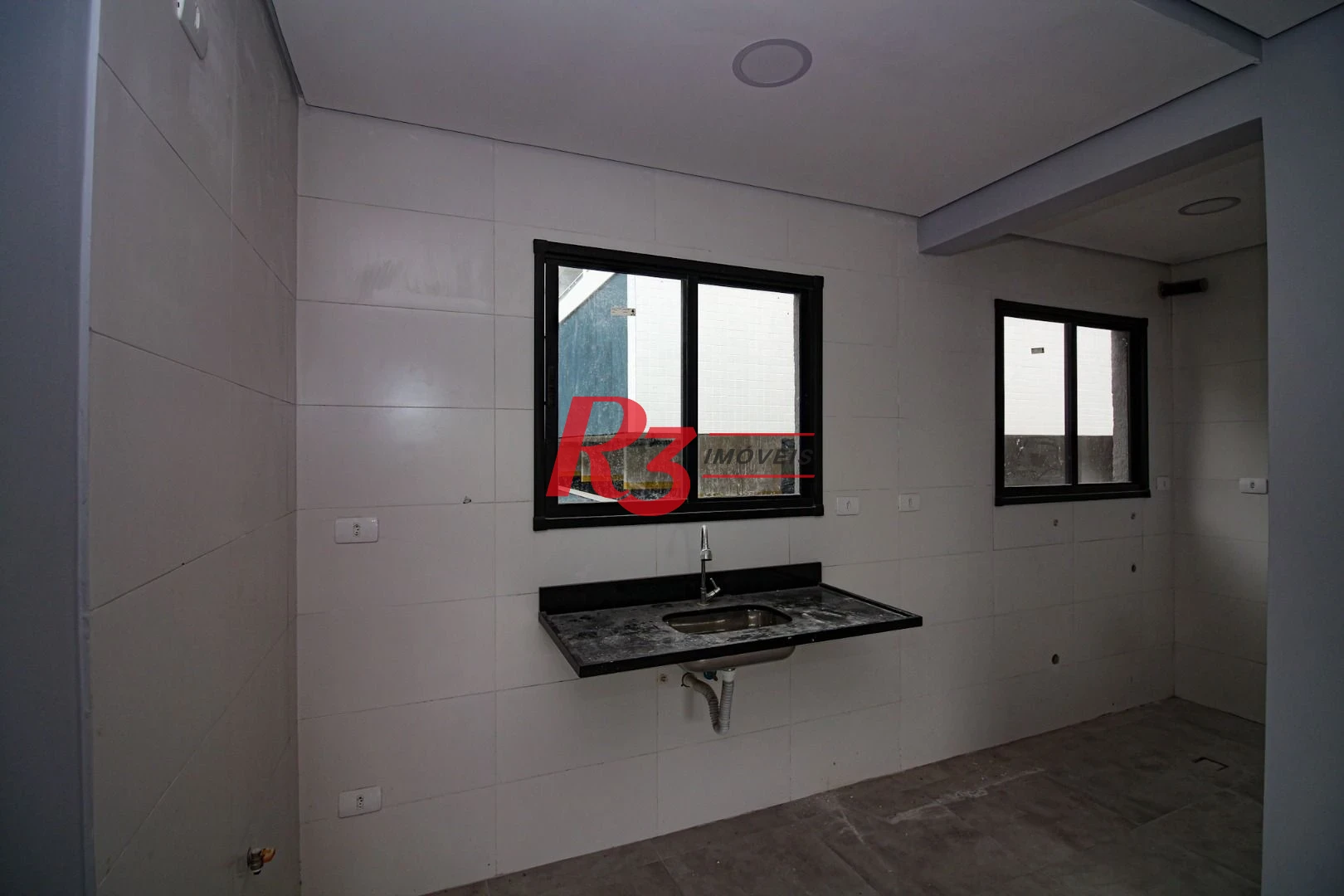 Sobrado com 2 dormitórios, 98 m² - venda por R$ 650.000,00 ou aluguel por R$ 5.000,00/mês - Marapé - Santos/SP