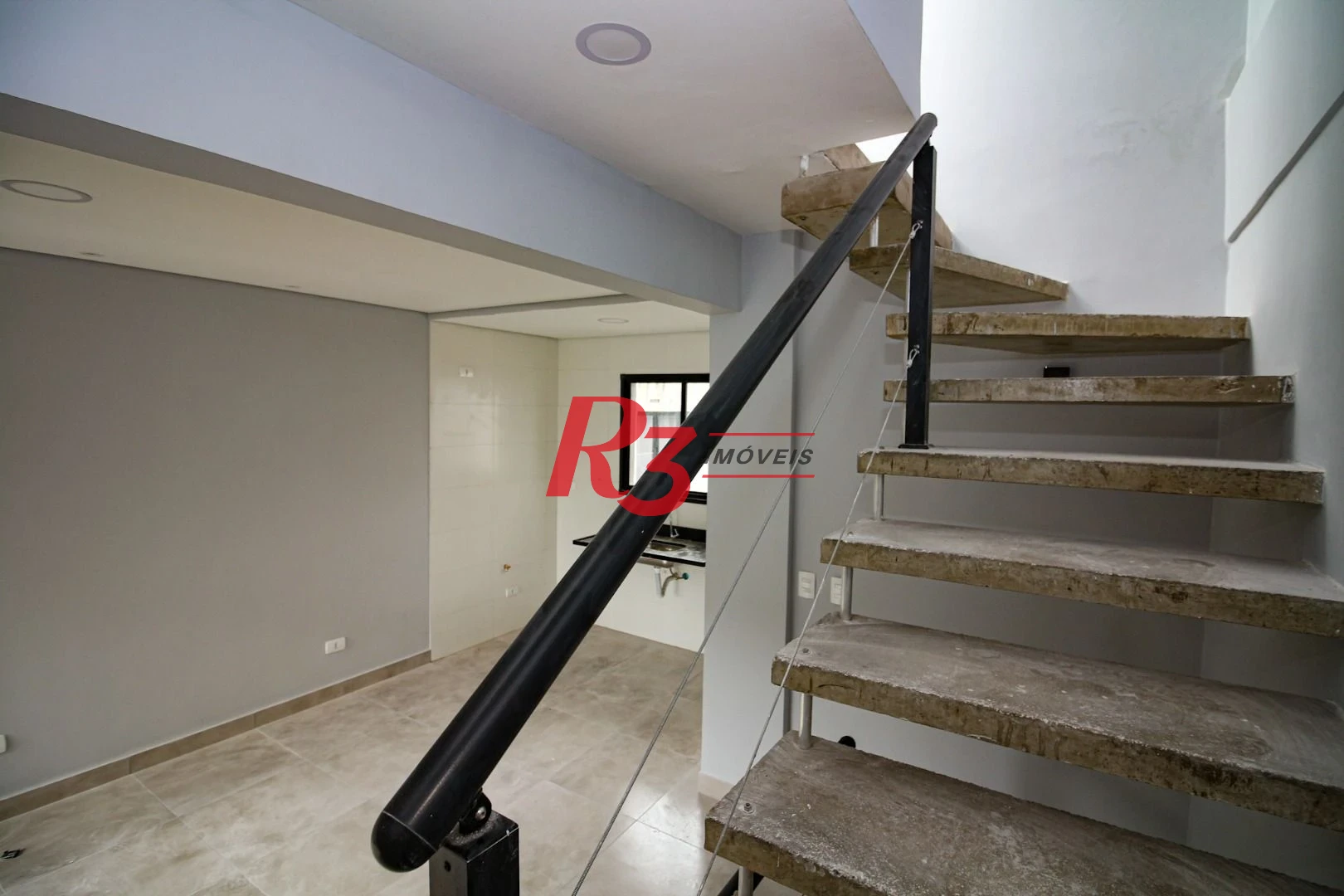 Sobrado com 2 dormitórios, 98 m² - venda por R$ 650.000,00 ou aluguel por R$ 5.000,00/mês - Marapé - Santos/SP