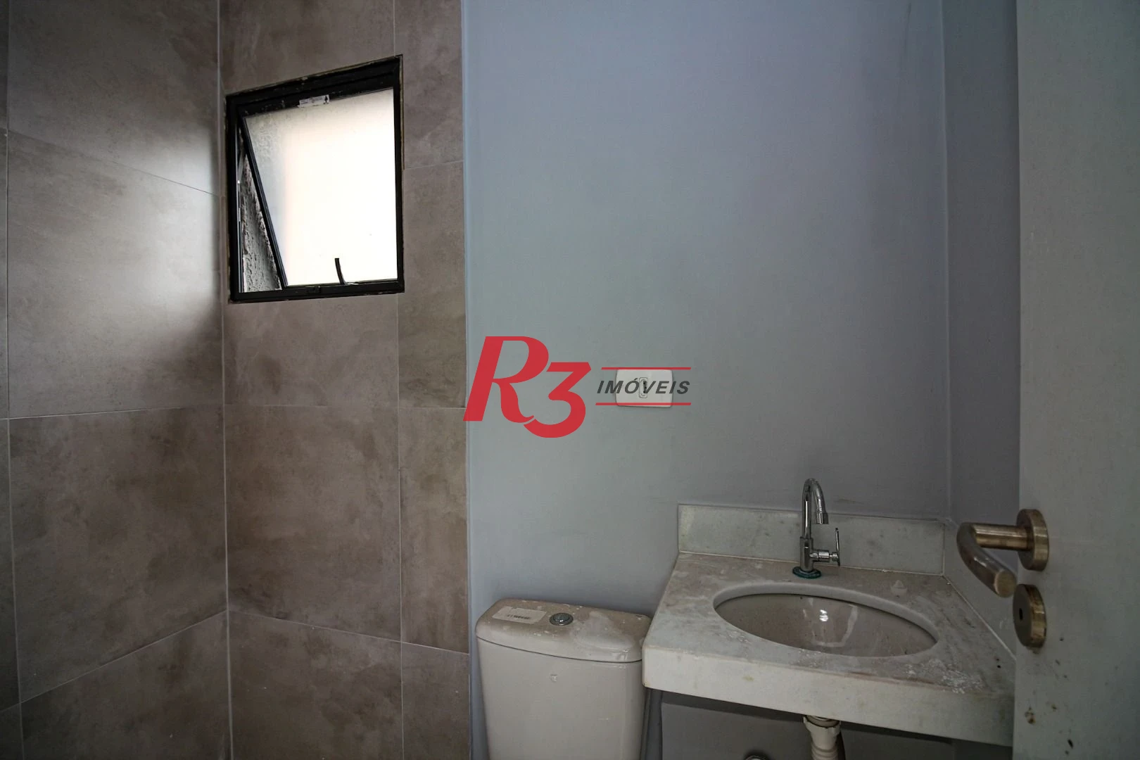 Sobrado com 2 dormitórios, 98 m² - venda por R$ 650.000,00 ou aluguel por R$ 5.000,00/mês - Marapé - Santos/SP