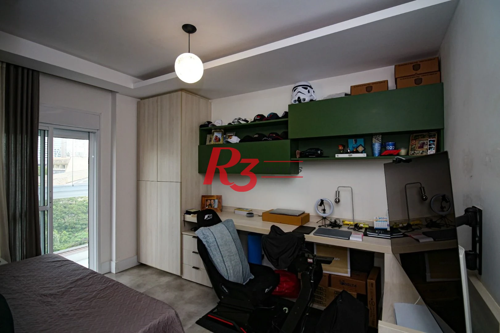 EXECLENTE APARTAMENTO NA APARECIDA, ÓTIMA LOCALIZAÇÃO, DIFERENCIADO COM DOUBLE SUÍTE NO QUARTO CASAL, VARANDA E PLANEJADOS