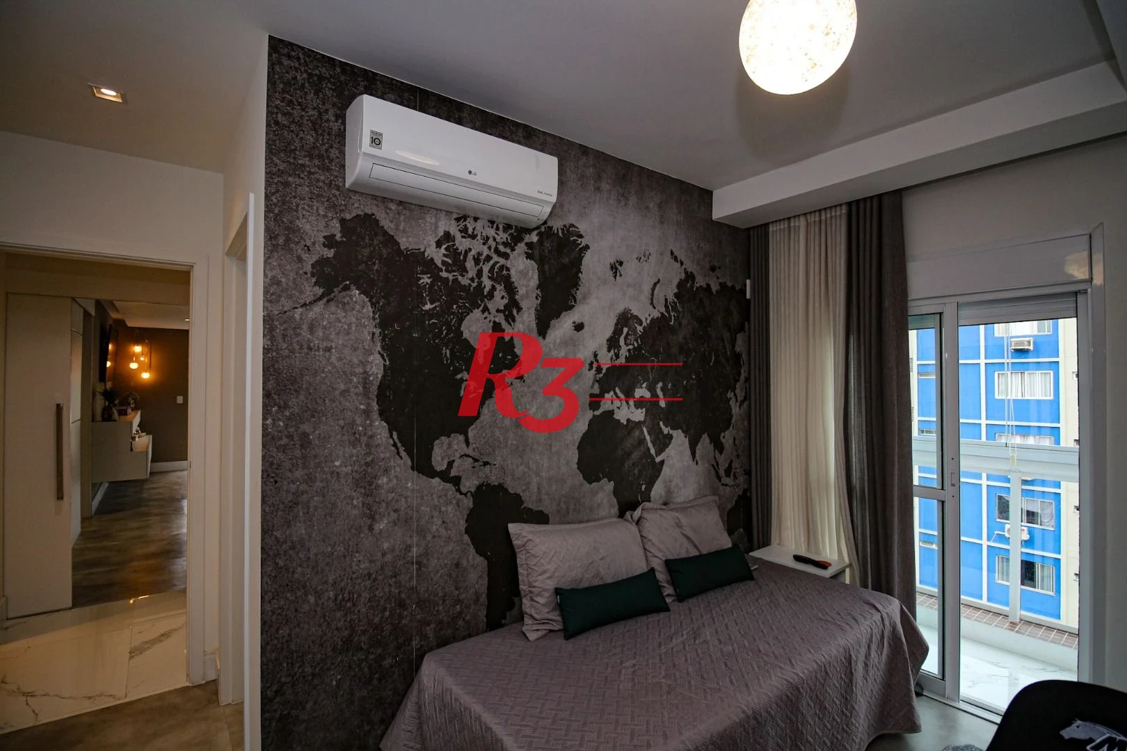 EXECLENTE APARTAMENTO NA APARECIDA, ÓTIMA LOCALIZAÇÃO, DIFERENCIADO COM DOUBLE SUÍTE NO QUARTO CASAL, VARANDA E PLANEJADOS