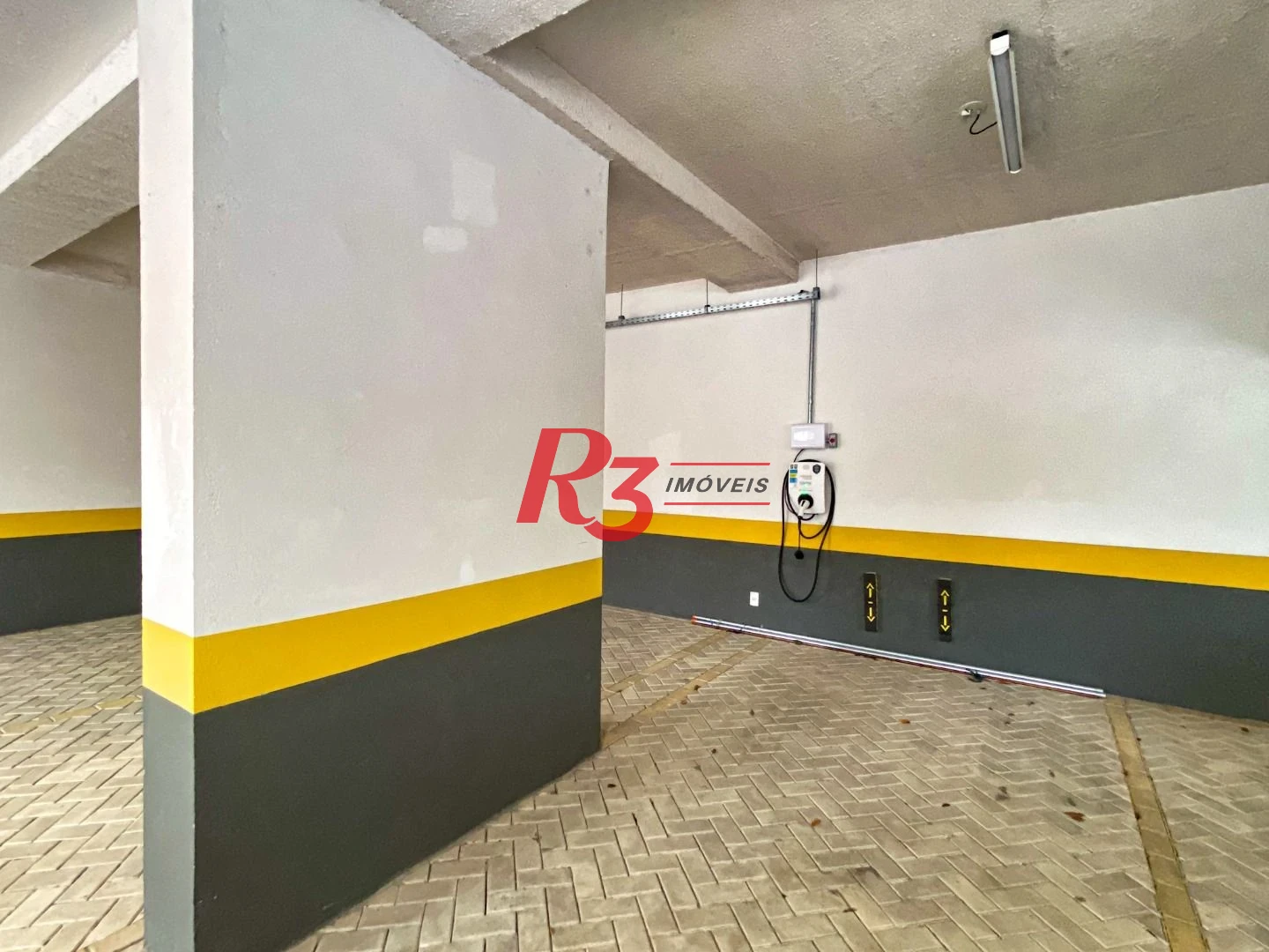 EXECLENTE APARTAMENTO NA APARECIDA, ÓTIMA LOCALIZAÇÃO, DIFERENCIADO COM DOUBLE SUÍTE NO QUARTO CASAL, VARANDA E PLANEJADOS